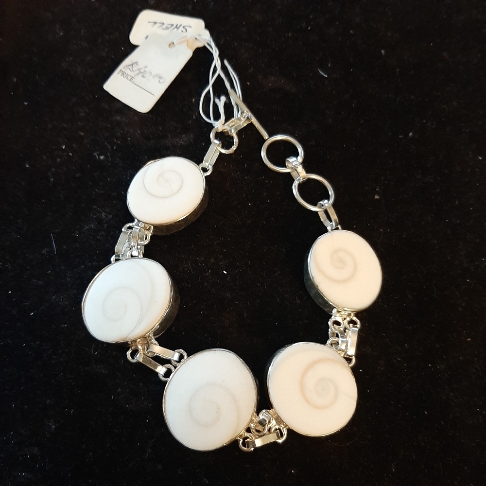 Ladies jewelry